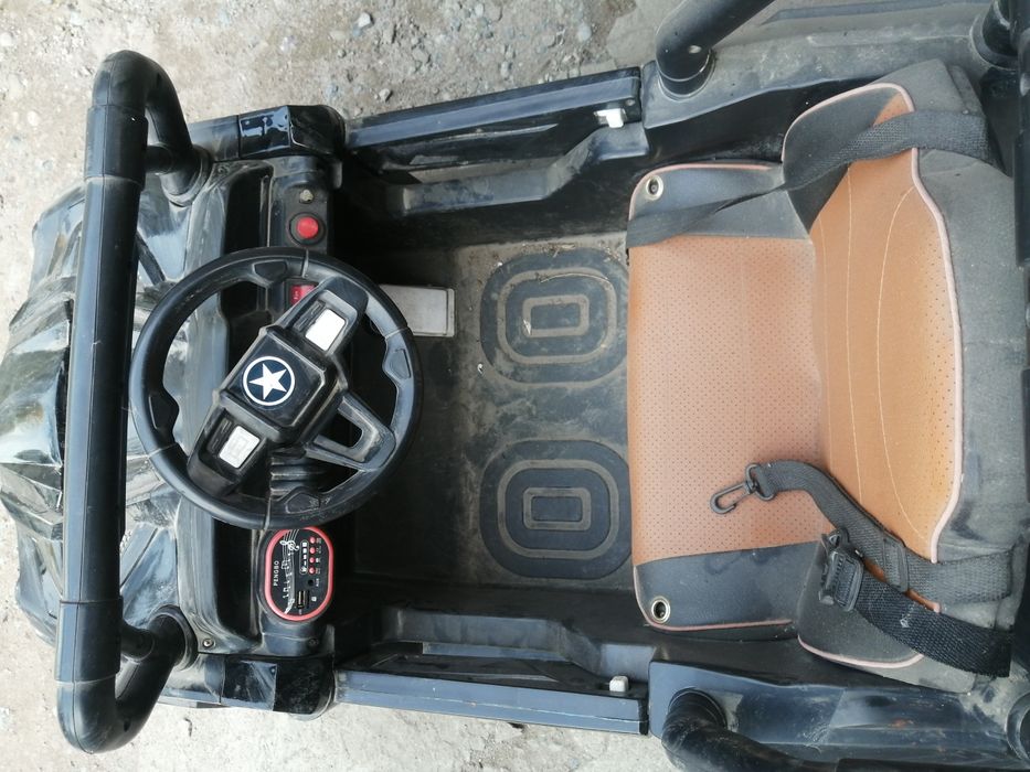 Продам детскую машину.