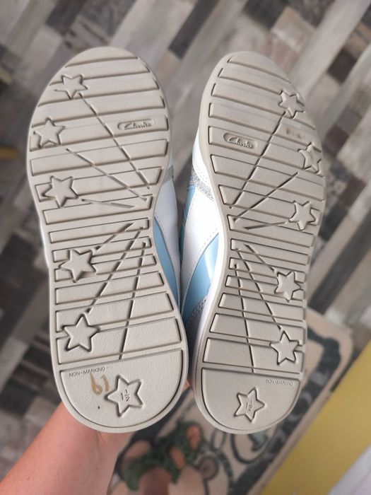 Маратонки CLARKS