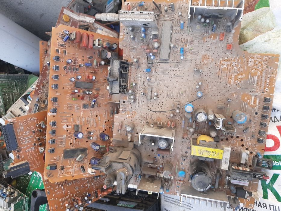 Плат и микросхем