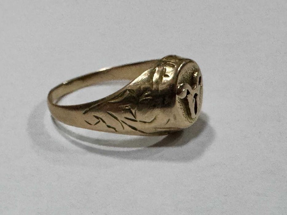 Златен пръстен 14 К 585/3,76 гр.