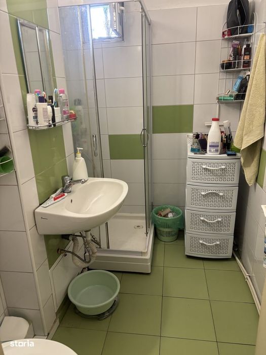Apartament cu 3 camere, centrala pe gaz, etaj 1