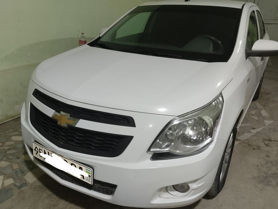 Белый Chevrolet Кобальт