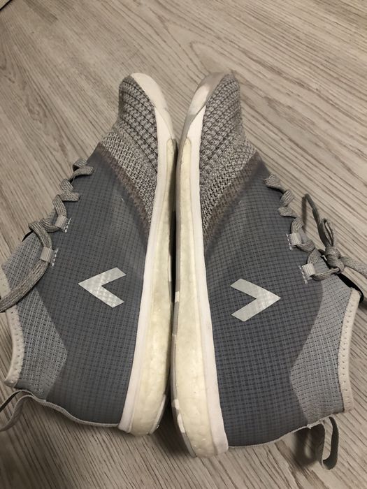 Adidasi de sala marca adidas in stare impecabila marimea 40