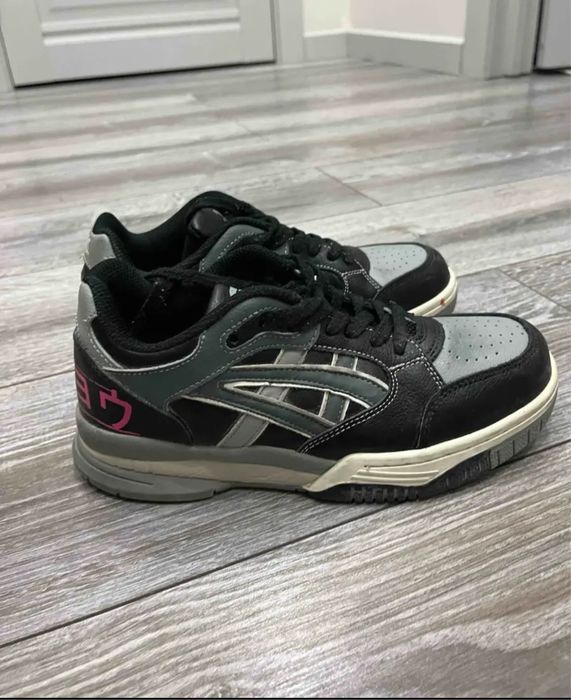 Две пары кроссовок 38 размер