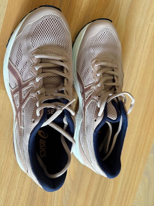 Фирменные кроссовки ASICS оригинальные