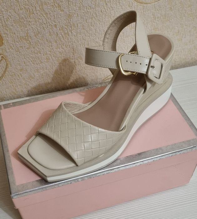 Летняя женская обувь