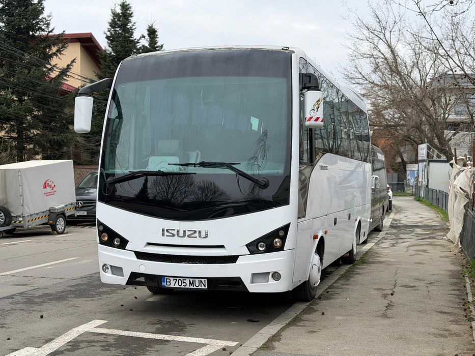 Midi autocar Isuzu Turquoise 2013, 32 locuri, E5