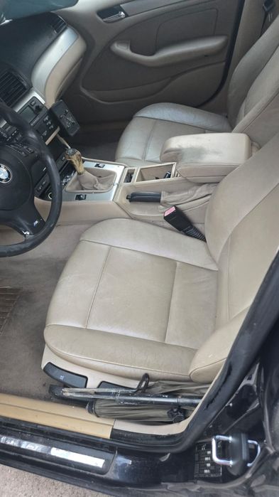 BMW 
BMW 320i → 2.0 benzina