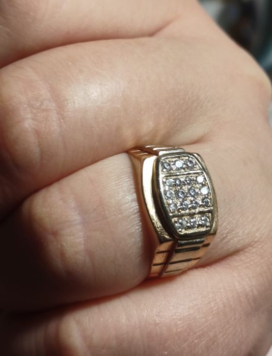 Продам золотое кольцо