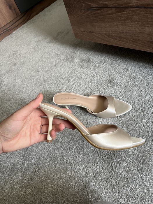 Дамски чехли с токче