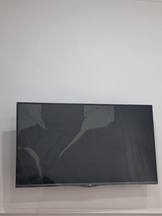 Телевизор LG     .
