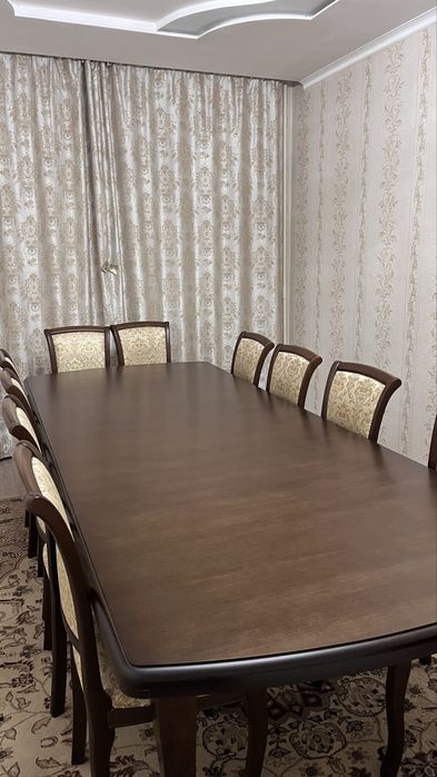 Стол со стульями