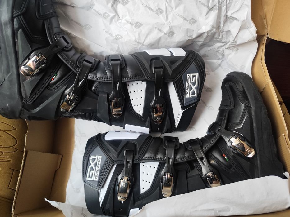 Мото боты кроссовые.