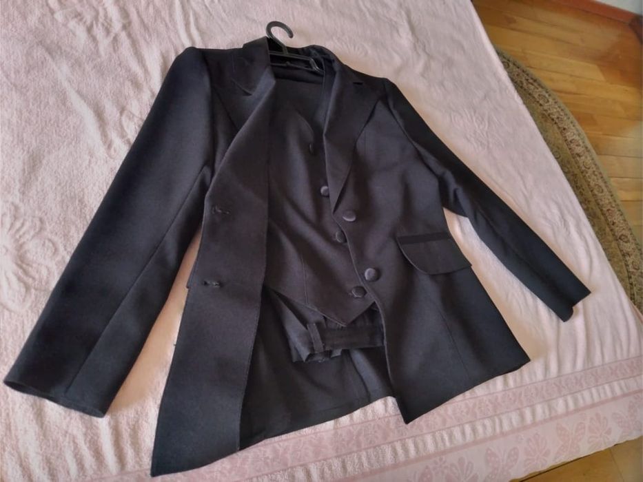 Костюм "тройка"+подарки, 46 размер.