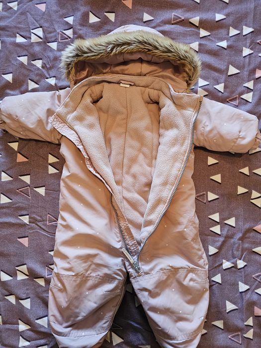 Combinezon de iarna fetite marimea 74 (6-9 luni)