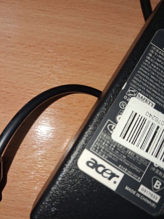 Продам зарядку от ноутбука acer