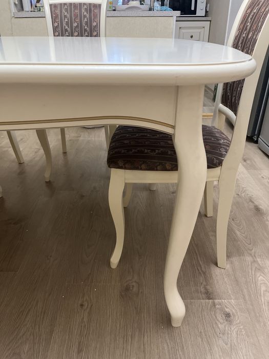 Витрина, стол, 8 стульев