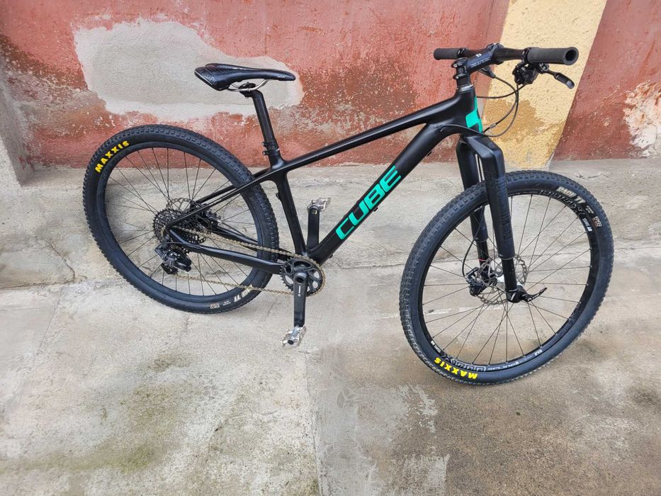 Bicicleta cube carbon 27.5 S