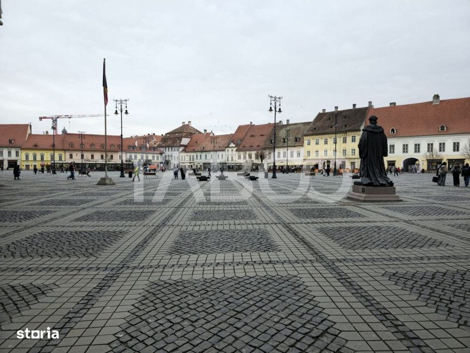 Apartament decomandat de vanzare cu pivnita in Centrul Istoric Sibiu — fotografia 1