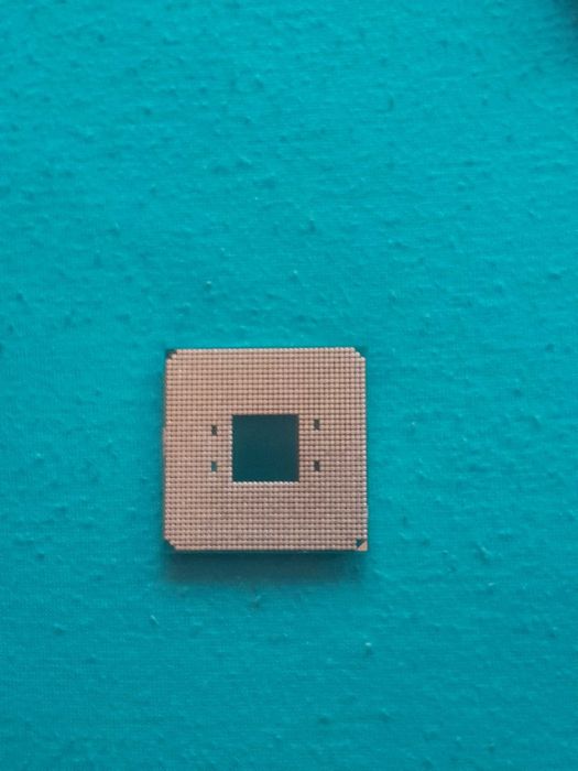 Процесор Ryzen 3 3200G.Почти нов