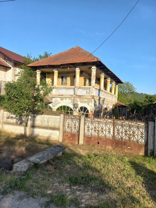 Imobiliare - casa veche cu pământ