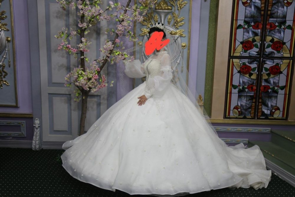 Келин кўйнаги сотилади