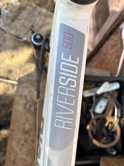 De vânzare un cadru de aluminiu btwin riverside 500