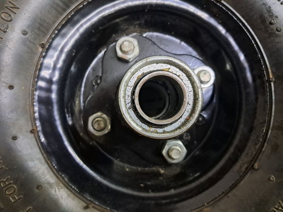 Продам два колеса от ручной тележки