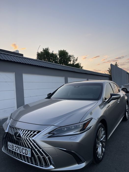 Lexus ES300 Premium 2025