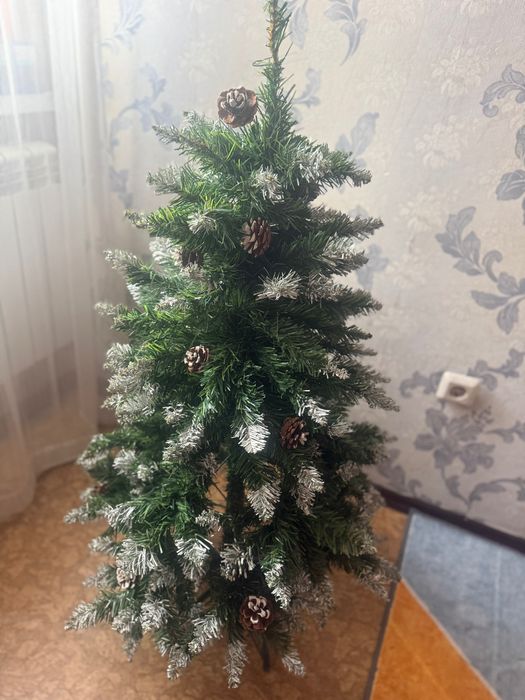 Продаю новогоднюю елочку