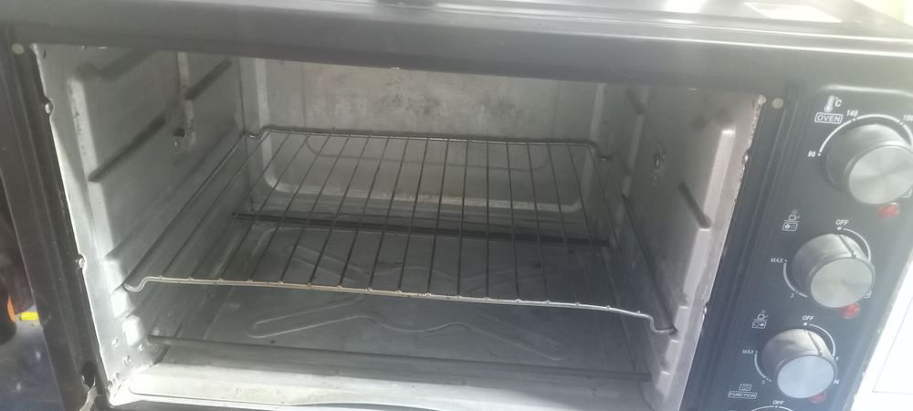 Damigeană și fripteoză