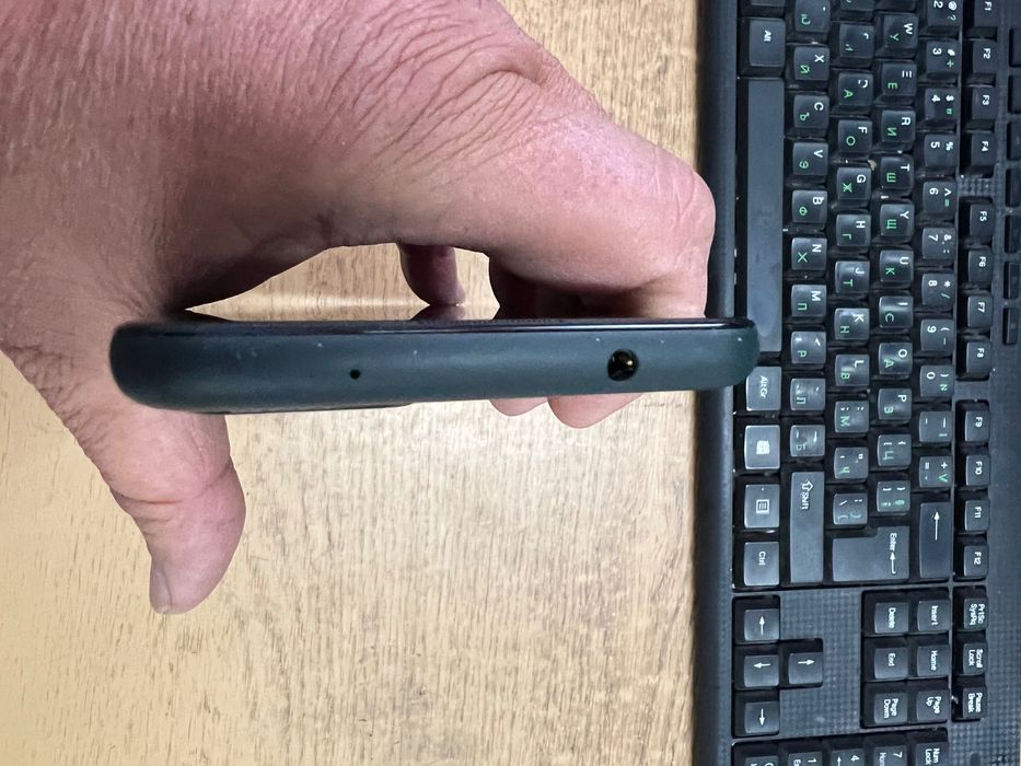 Pixel 5a 5g  със зарядно и кабел