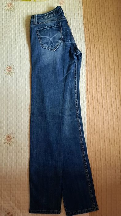 Продам женские джинсы 3 пары