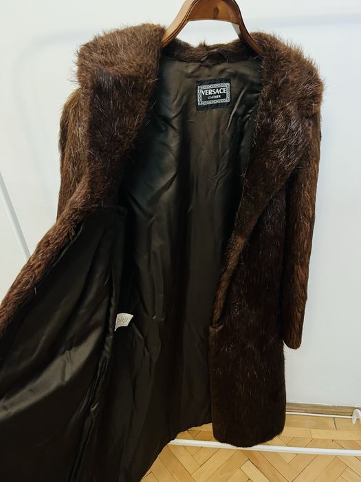 Haină maro din blană naturală Versace nutrie