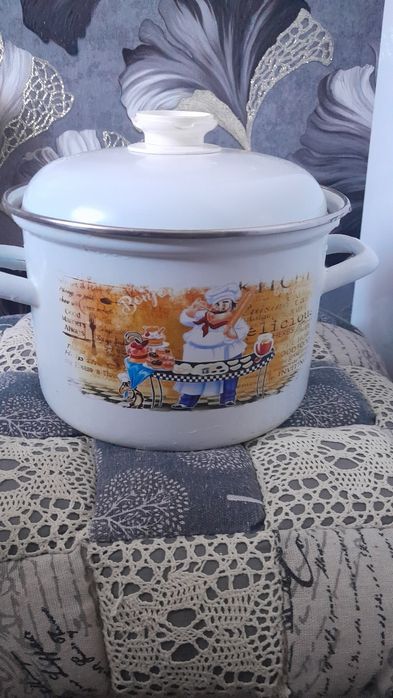 Продам кастрюлю 2.5 литра