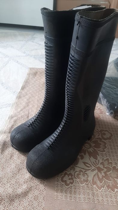 Продаю рабочие сапоги