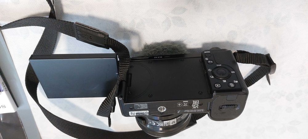 SONY ZV -E10 4k видео и фото камера в оригиналната си опаковка
