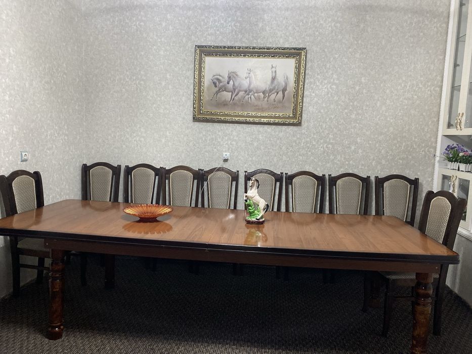Продается стол со стульями