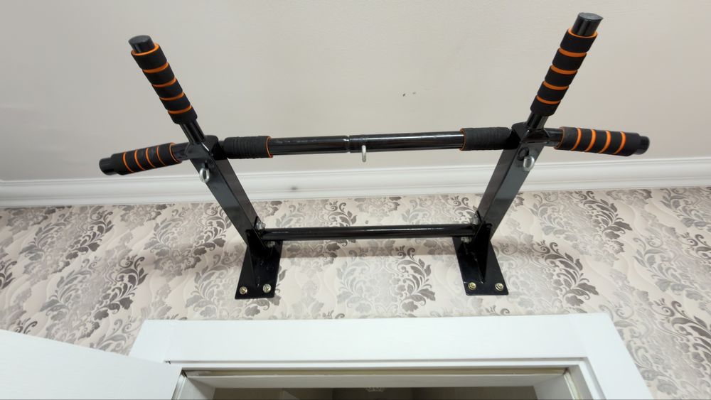 Турник настенный