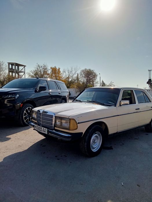 W123 Mersedes-benz.RETROO
