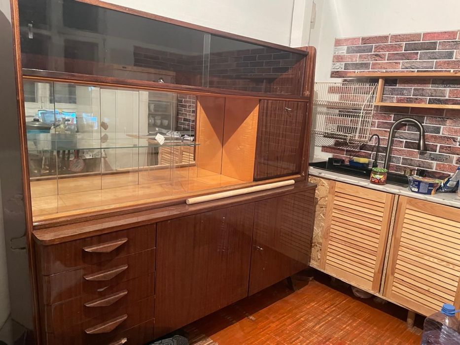 Срочно продам сервант