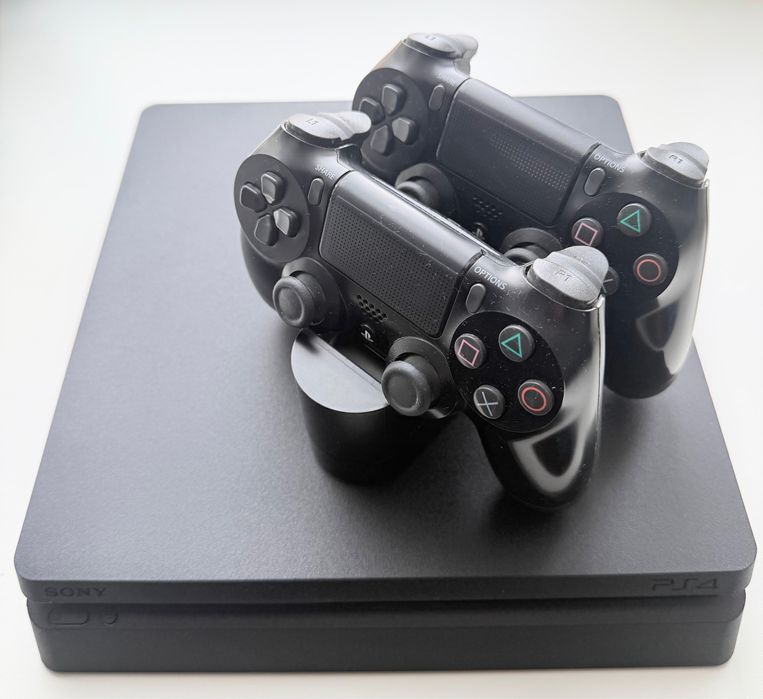 Продам PS4 Slim!