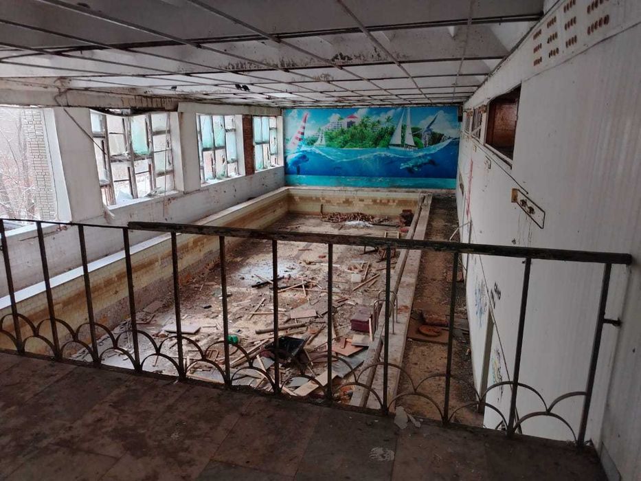 Продам здание в 3х уровнях на земельном участке  в КЖБИ