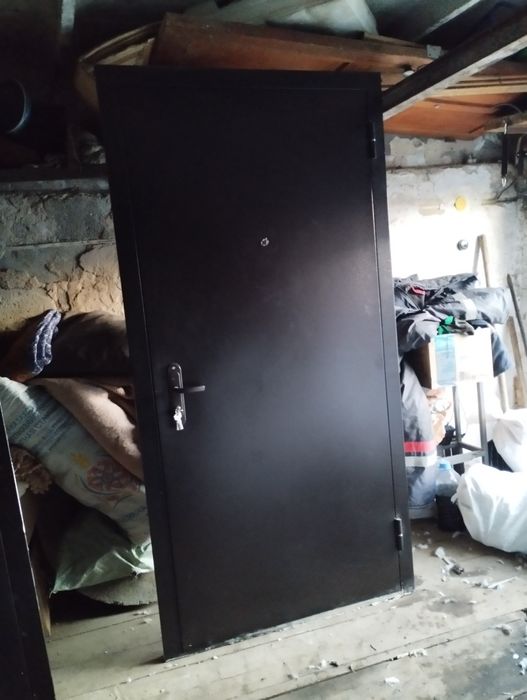 Продам входную дверь