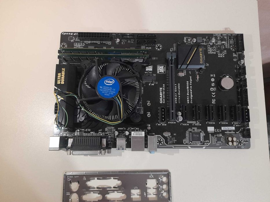 Kit  Gigabyte GA-H110-D3A + Procesor G4400 3,30 GHz +cooler + 8GB DDR4