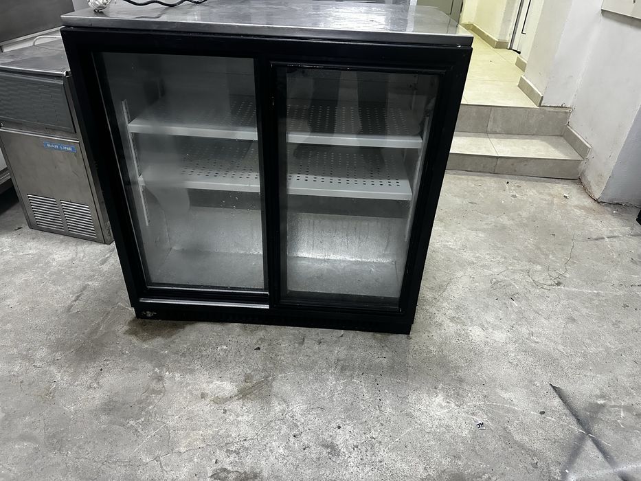 Подбарова хладилна витрина