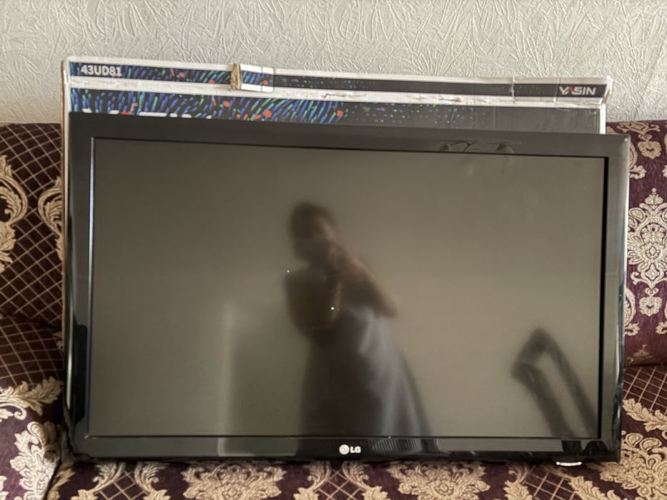 Телевизор lg продам