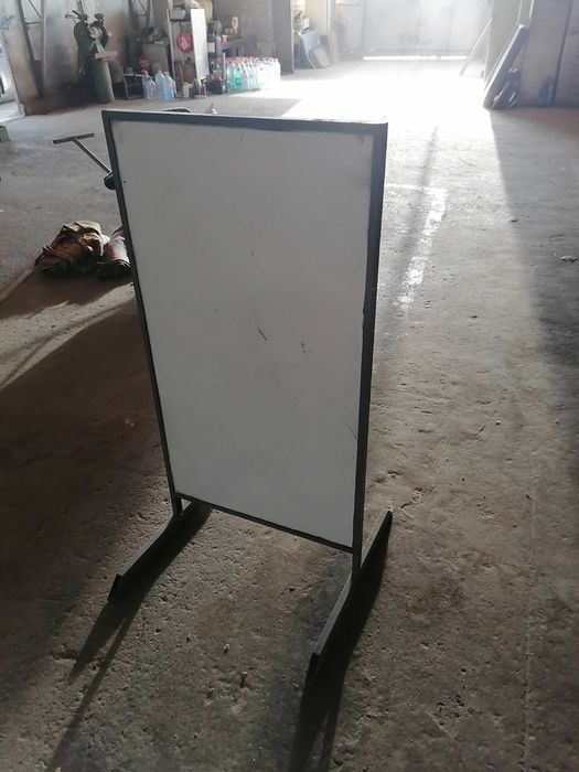 Suport publicitate exterioara magazin