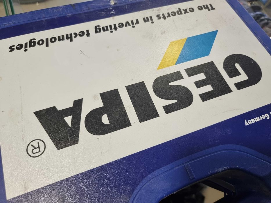 Акумулаторна нитачка AccuBird Pro