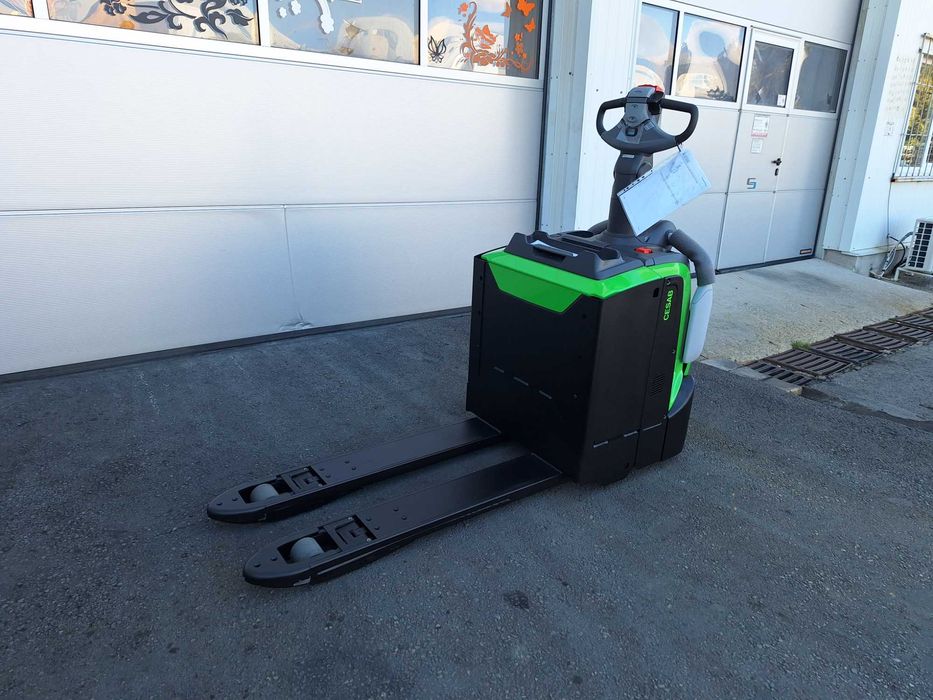 Електрическа палетна количка CESAB P320 с платформа (НОВА)